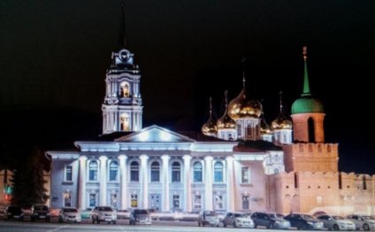 возведении рядом с кремлем