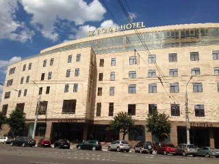 Как-то незамеченным областными СМИ оказалось открытие гостиницы SK Royal на улице Советской. Между тем, в городе-герое Туле появился четырехзвездочный ( во всяком случае так планируется) отель на 150 номеров, который может вместить до 300 гостей.